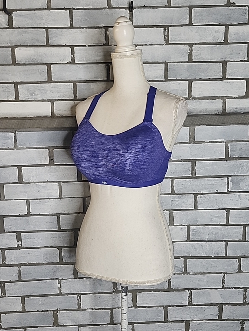 • VSX Victoria’s Secret Sport Padded Wireless Sports Bra Size 36D Multicolor